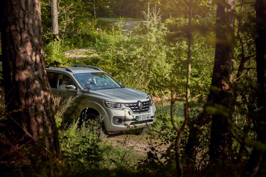  Renault Alaskan 2017 года  (WW) (фото 33 из 141)